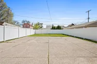 Modern Kitchen and Office Workspace - Stunning Spacious Retreat