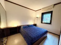 Lèsia Oasis - The House on the Lake - beach and pool Hotels in Lesa