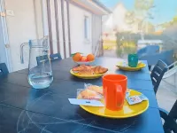 Small private courtyard - 1 minute walk from the beach