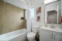 Charming 1-bedroom aFLL apartment near Sawgrass & Hard Rock with WiFi, AC.