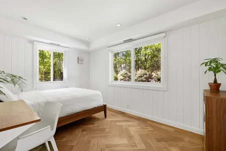 A true mid-century modern home. Отели рядом с достопримечательностью «Sag Harbor Historical Museum: The Annie Cooper Boyd House»