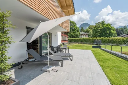 Central, south-facing terrace, mountain view, sauna, ski locker, free summer cable car