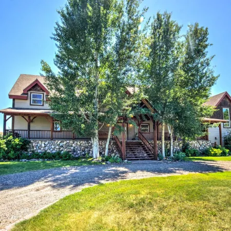 Stunning Silesia Home Furnished Deck and River View