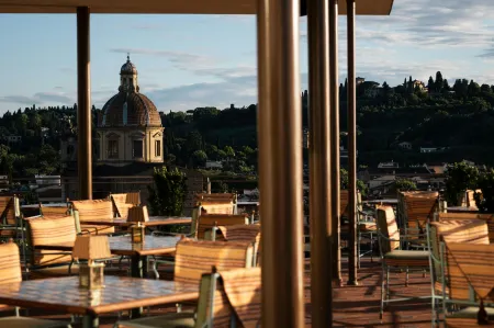The Excelsior, a Luxury Collection Hotel, Florence Отели рядом с достопримечательностью «Chiostro dello Scalzo»
