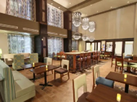 Hampton Inn & Suites Winnie Hoteles en Winnie