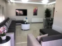 New condo in the royals Hills area Family, friendly, quiet neighborhood