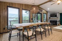 Hot Tub and Breathtaking Ski Slope Views - Spectacular Tree-Top Retreat