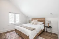 Upper Shadow Creek Haven Hotels in Severn