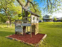Castroville Riverfront Cottage - Fire Pit, 3 Bedroom, Screen Porch, Kid Friendly Hotels in Castroville