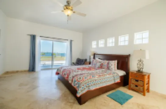 Beautiful Private Villa - pool and more..  Close to San Pedro فنادق في 