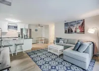 Beach Condo Retreat Walk to Award-Winning Beaches! Hotels in Twin Lakes