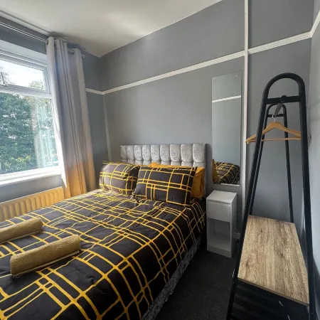 Apt-Sleeps 6-Parking-Ideal for Contractors-Garden