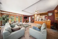 3-bedroom house with AC and WiFi within walking distance of The Big House!
