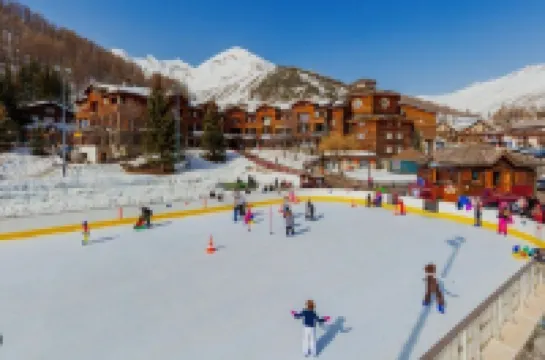 Renovated studio 30 m2 + 8 m2 mountain view terrace, close to slopes, parking, wifi