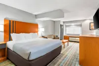 Quality Inn & Suites I-81 Exit 7 - piscine