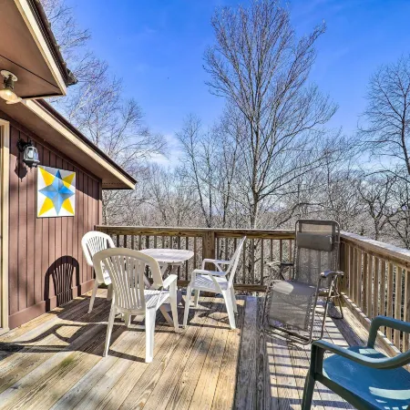 1/2 Mi to Skiing! Beech Mountain Cabin w/ Deck