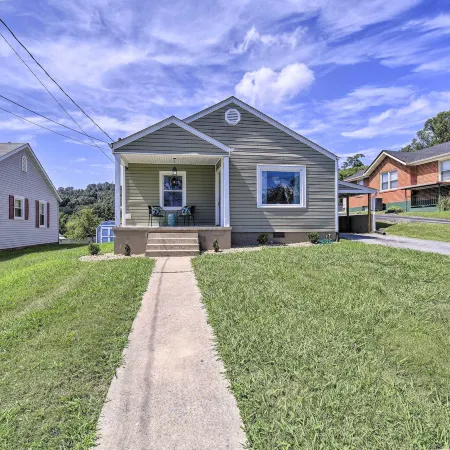 Cozy Cottage Near Dtwn Dining, Walk to Casino