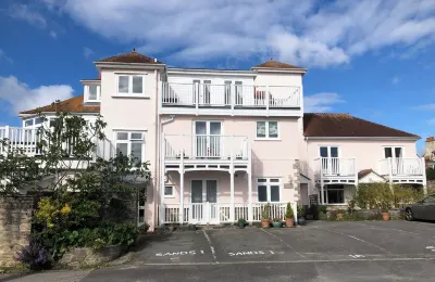 Seaside two bedroom flat with parking opposite path onto beach Hotels near Jurassic Coast