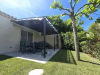 Cocoon Luberon / Detached house south of Luberon Hotels in Lauris