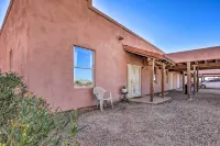 Cozy & Relaxing Eloy Apartment w/ Pool Access - Holiday Apartments
