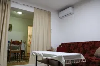 NANAs House- Entire Old House with private Yard