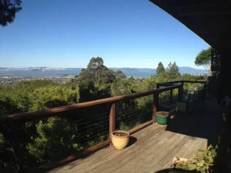 Lovely 1.5 -bedroom house in the Berkeley hills, minutes from UC Berkeley!