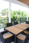 Spacious 4-bedroom house with WiFi, outdoor oasis in beautiful Redington Beach Hotel a Redington Beach