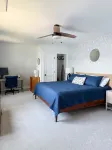 Family & Dog-Friendly Lakeside Retreat 15-Min to Mount Sunapee - Homestays