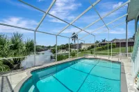 Waterfront/Kayak with Manatees/Heated Pool/Bikes/Firepit/Fish/close to Beaches - Private Pool