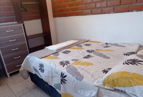 5 minutos a la plaza principal. Casa de cuatro pisos: pequeño, cómodo, acogedor.