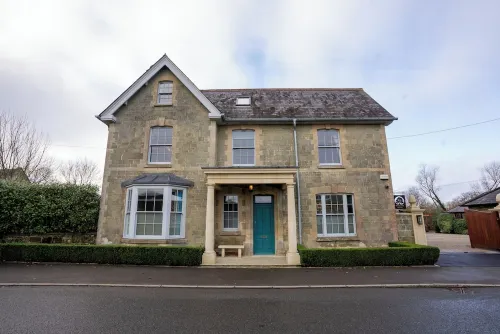 Unique  7 Bedroom House with Skittle Alley, Seasonal Heated Pool and Playground.