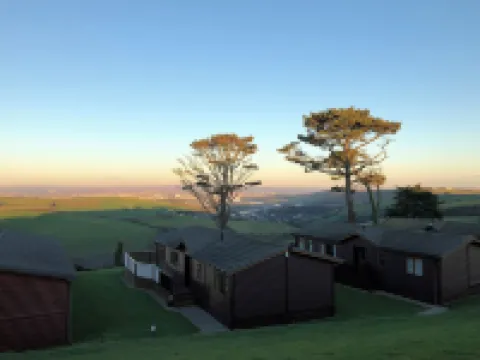 Cosy Cornish lodge 10 minute walk from the beach