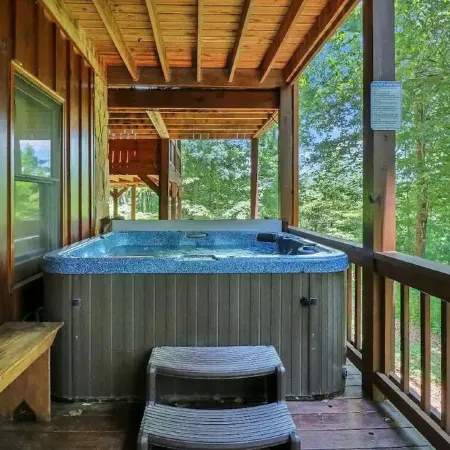 Close to Downtown • Luxury Cabin • Hot Tub • GeoDome and More!