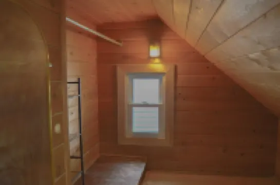 Charming 3-bedroom house with AC, WiFi and a large yard in the heart of Bangor!