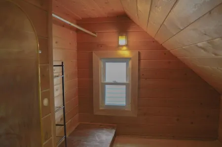 Charming 3-bedroom house with AC, WiFi and a large yard in the heart of Bangor!