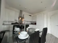 1-Bedroom Apartment – Business & Leisure | Sleeps 4 | Free Parking & Netflix