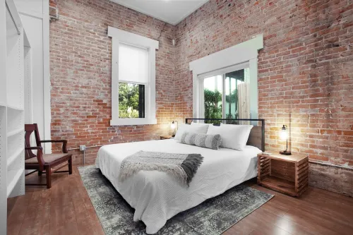 Loft in the Zoo • Premium downtown apartment!