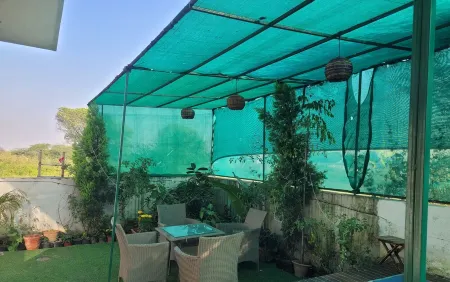 Bungalow with Swimming pool n pool table 4 BHK Villa , WiFi, Mohali Chandigarh
