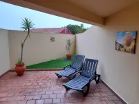 House for up to ten people, walking distance from the bay