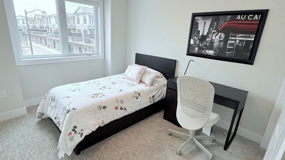 Luxe furnished home in Oakville