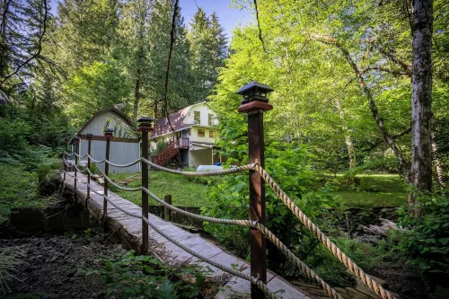 Olympic Wanderer Creekside Hot-tub Olympic Peninsula Nature Retreat