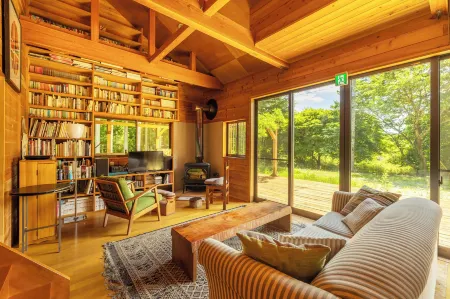 A Calm House in the Woods Отели рядом со станцией JR Takaku station