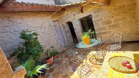 House, gîte, apartment, private mansion with character historic center Pézenas