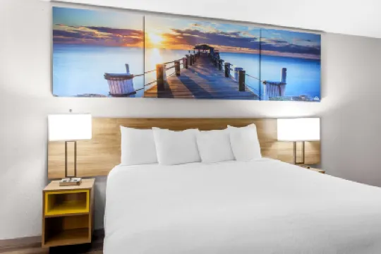 Days Inn by Wyndham Huntington