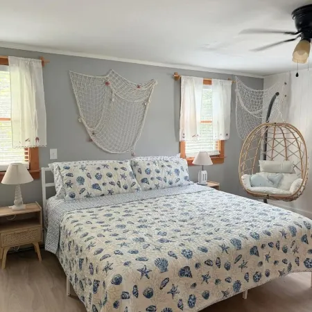 3-bedroom house in pleasant Ellsworth with AC, WiFi. Enjoy a cozy stay