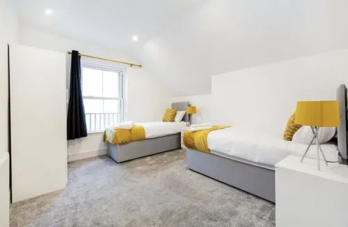 Your Gateway to Comfort: Relocators & Contractors' Haven Near the Airport Các khách sạn ở Wythenshawe