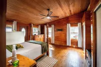 Peaceful Farm Cabin Getaway, 2BR w/ WiFi, AC & Sunrise Views