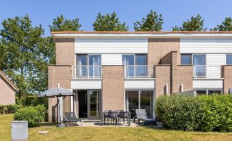 Restyled Bungalow with Dishwasher, Near the Beach