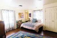 Local Artists Bohemian Loft - Condos