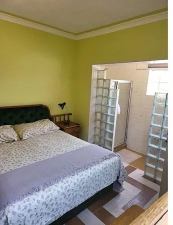 Neat 2 bed guest house close to CBD airport, shops